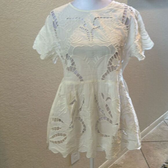 Guadalupe Size M Chloe Embroidered Peplum Blouse Off White Coastal Feminine NWT - Picture 4 of 13